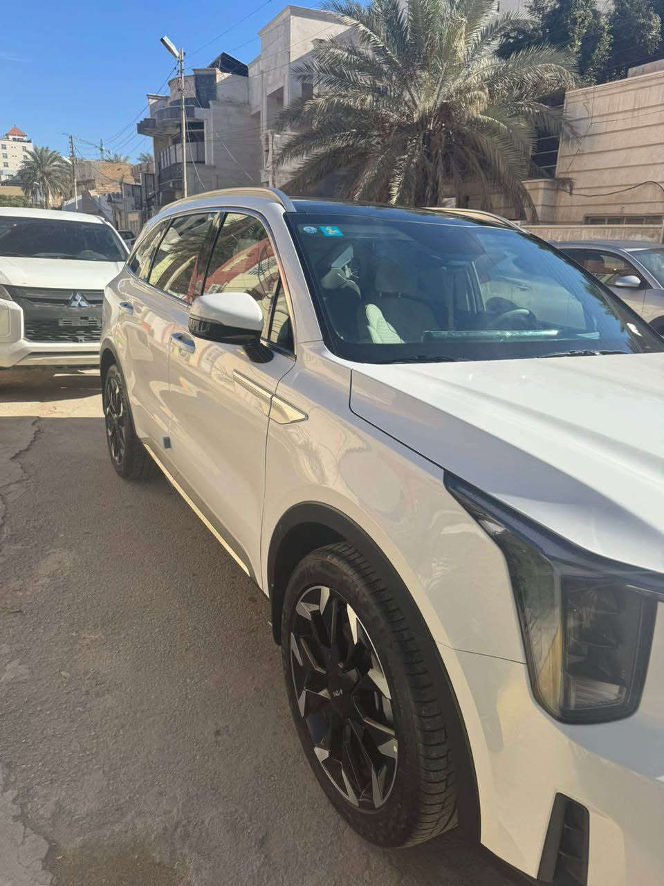 � للبيع كيا سورينتو 2025 – 6 سلندر فل مواصفات 🚘

🔹 الموديل: 2025
🔹 المحرك: 6 سلندر V6 – 3.5 لتر
🔹 القوة: حوالي 270 حصان
🔹 القير: أوتوماتيك 8 سرعات
🔹 الدفع: رباعي AWD
🔹 عدد المقاعد: 7 ركاب

✨ المواصفات:

 • فل مواصفات
 • شاشة كبيرة + نظام ملاحة
 • Apple CarPlay / Android Auto
 • كاميرات + حساسات أمامية وخلفية
 • نظام النقطة العمياء + الحفاظ على المسار
 • مثبت سرعة ذكي
 • مقاعد جلد كهرباء
 • فتحة سقف بانوراما
 • تشغيل بصمة + دخول ذكي
 • إضاءة LED كاملة
 • جنوط رياضية

🛡 السلامة:

 • ABS – EBD
 • وسائد هوائية متعددة
 • تحكم بالثبات
  •السعر 350 ورقه 💵 

📍 الموقع: كربلاء
📞 للتواصل: (***********) كربلاء, العراق
