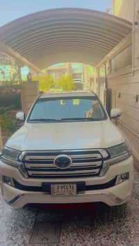 لاندكروز 2018 وايت ادشن ساز باب اول ماشيه 49 الف حقيقي السياره جديده ب...