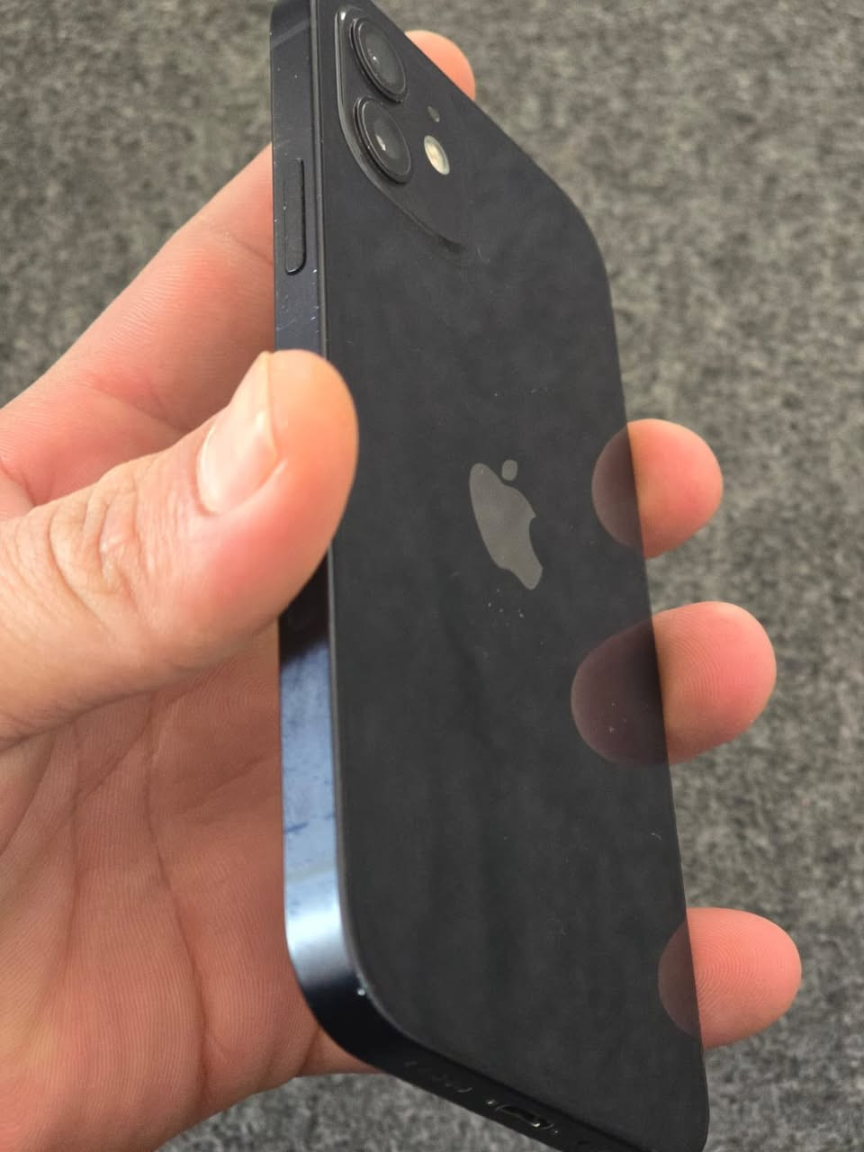 سلام عليكم. جهاز ايفون 12عادي للبيع او مراوس  بس الخط الي بطرف الشاشه وكع مانكسر بس صار خط صار 3اشهر ع هاي الحاله مايكبر الخط  ولا يمشي والبقيه شخط مابي مامفتوح بطاريته 77بلاديه كلشي شغال ذاكرته 256فيس يدي شغال السعر 250التصال ***********
