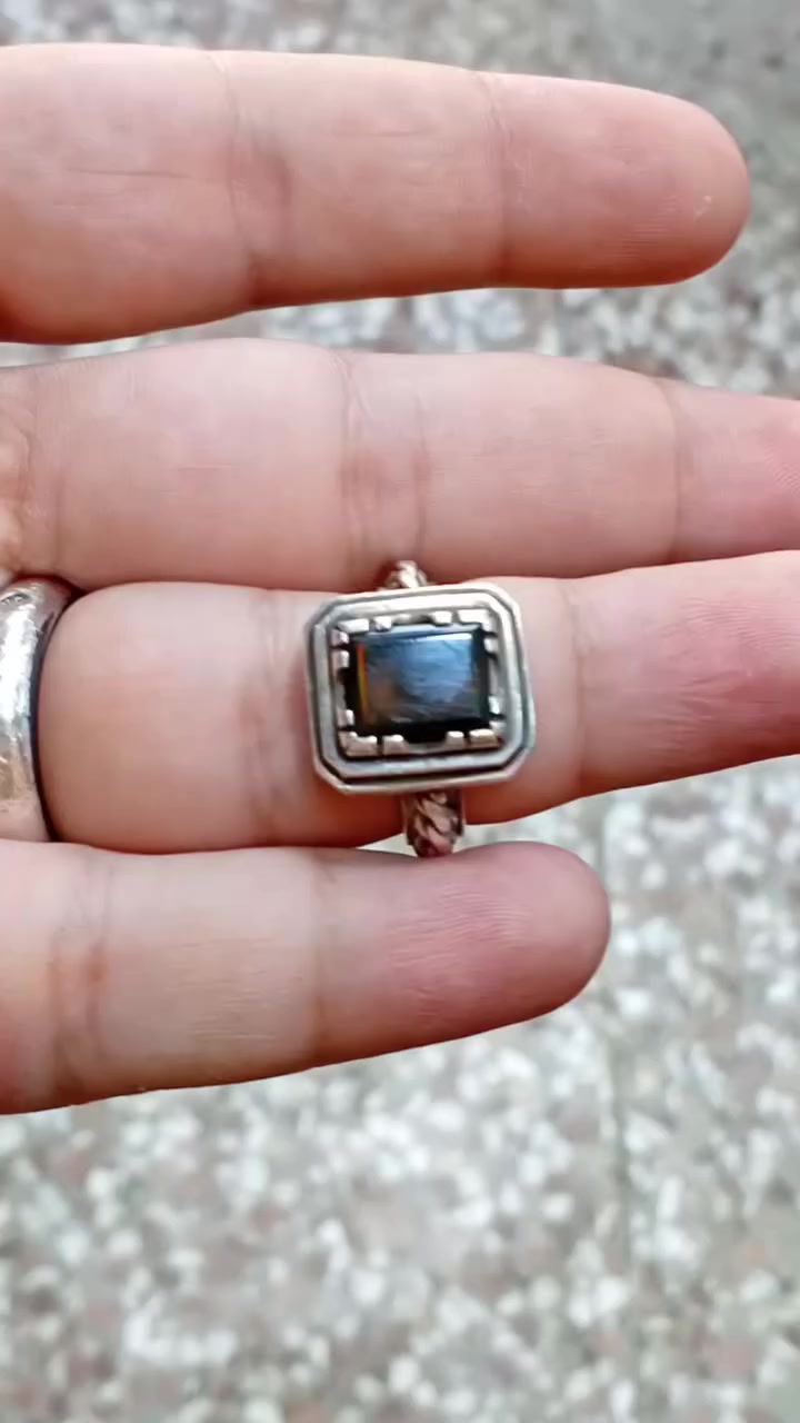 قطعة نادرة من الاوبال الأسترالي
صياغة علي الغراوي، قياس ١٨ خنصر عيار ١٠٠٠
للبيع التواصل خاص


**إذا كنت صاحب هذا الإعلان وتريد حذفه لأي سبب، رجاءا أرسل رسالة إلى الدعم الفني**