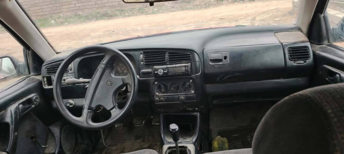 السلام عليكم گولف للبيع مسجله بس ما اندل صاحبه سنويه خضره بلادي لا ضربه ولا صبغ گير محرك جدد صدر جديد غرفته حلوه مسجل يشتغل السعر 15وبيه مجال الاتصال ***********
