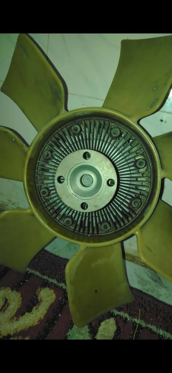 كلج مروحه ففتي بلادي  وايسي هو والفيشه للبيع او مراوس بكلج ٣٠٠٠ديلكو،،السعر 100قفل مكاني بغداد 
***********
