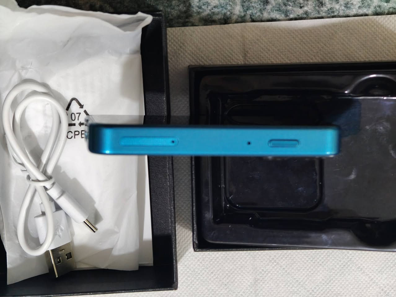 ايفون 15 مني الصغير جدا كوبي دبل سيم واتساب يوتيوب اتصال جديد فقط السعر 50مع توصيل داخل ميسان ***********
هديه للاطفال او للكشخه
