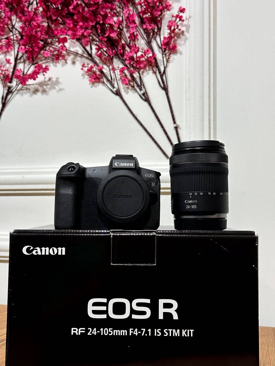 غراض تصوير للبيع
كاميرا Canon EOS R للبيع – نظيفة جدًا

كاميرا فل فريم احترافية، تصويرها قوي وواضح، مناسبة للصور والفيديو 👌 كت كامل

🔹 30 ميجابكسل مع عدسة 24-105 

🔹 تصوير 4K

🔹 فوكس سريع ودقيق (Dual Pixel)

🔹 شاشة متحركة ولمس

🔹 واي فاي + بلوتوث

🔹 ميحتاج احجي تكدر تكتب باليوتيوب وتعرف الموصفات 

� عدسة Sigma 85mm f/1.4 DG HSM Art (Canon EF) للبيع – احترافية

عدسة بورتريه قوية جدًا تعطي عزل خرافي وجودة حادة 🔥

🔹 فتحة عدسة 1.4 (عزل قوي جدًا)

🔹 مناسبة فل فريم

🔹 حدة عالية جدًا حتى على F1.4

🔹 بوكيه ناعم وجميل

🔹 فوكس سريع نظافة 95‎%‎

� عدسة Canon RF 50mm f/1.8 STM للبيع – خفيفة وقوية

عدسة مثالية للبورتريه والتصوير اليومي، تعطي عزل حلو وجودة ممتازة 👌

🔹 فتحة عدسة 1.8

🔹 خفيفة وسهلة الاستخدام

🔹 حدة ممتازة مقابل السعر

🔹 فوكس هادئ (STM) مناسب للفيديو

للتواصل على الخاص 

او مراسلة الواتساب ***********
