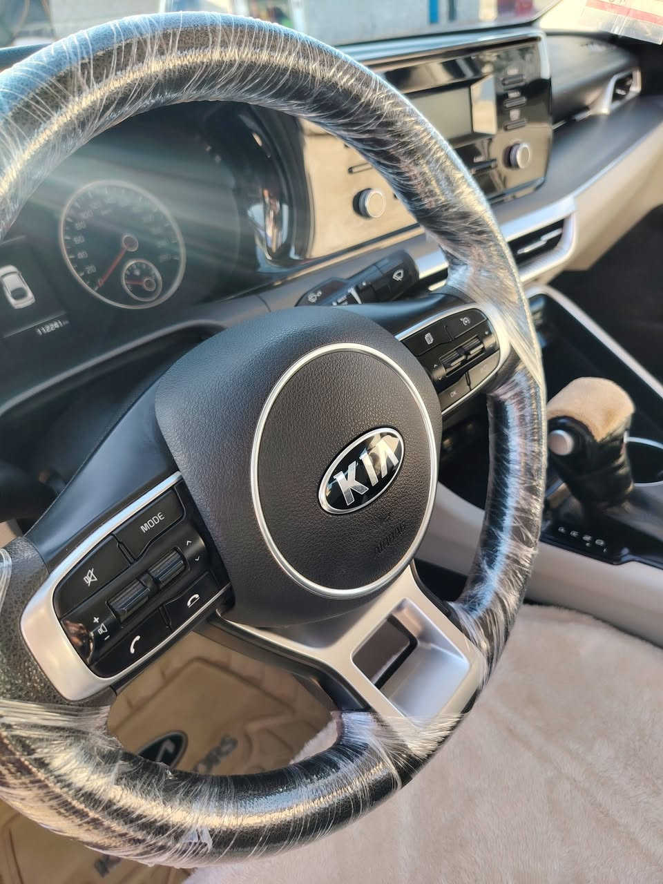 السلام عليكم.
كي فايف موديل ٢١ خليجي رقم بغداد  صبغ جاملغ أمامي فقط بدون ايرباك بدون دواخل محرك دوش ٢٠٠٠ كاميرا حساسات رادارات اشارات بالمرايا م+ مرايات شفط حدادية شركه+ تخم تاير بالكارتون+ باتري جديد+ مفروشة الارضية جلد درجه اولى  استقطاع مباشر باقي شهر واحد فقط وينتهي التسديد
مكاني قلعة سكر
***********
