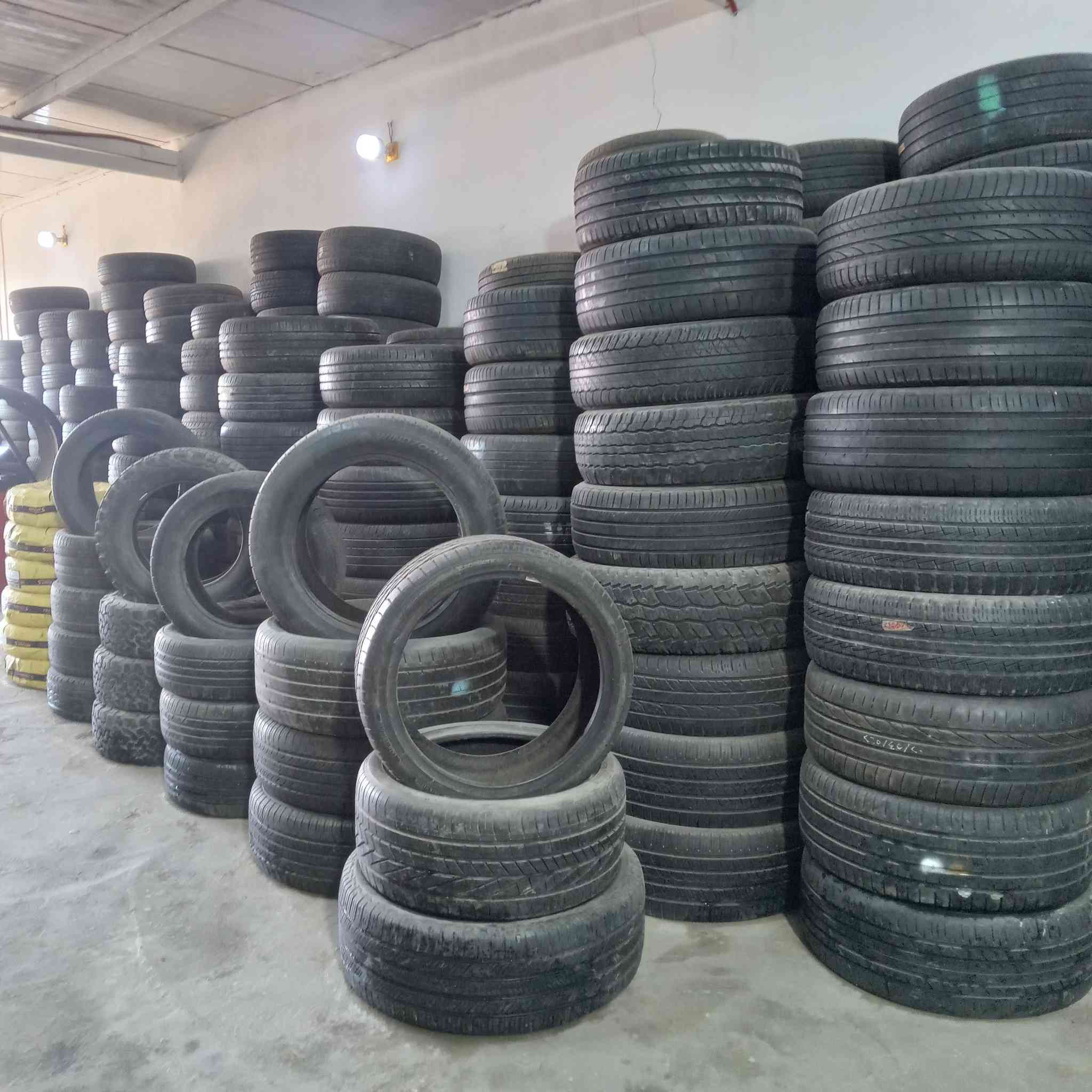 السلام عليكم 
رمضان كريم 

يعلن مجمع السلطان للاطارات الباله الياباني  بمناسبة حلول شهر رمضان المبارك  عرض لمدة شهر رمضان  عن تخفيض اسعار الاطارات  
 القياسات والاسعال  كتالي
حجم ١٥ بكل القياسات  سعر الزوج ٥٠الف دينار للزوج  مع الشد والبلنص 
حجم ١٦ كل القياسات الناصي فقط سعر الزوج ٥٥الف الزوج مع الشد والبلنص 
حجم ١٧ و١٨ و١٩  سعر الزوج ٨٠الف الزوج 
حجم ٢٠ جارجر سعر الزوج ٨٥الف الزوج 
حجم ٢٠ لاندكروز تاهو  سعر الزوج ٩٥الف الزوج 

 الكميات محدوده   العرض  لمده شهر رمضان المبارك 

العنوان 
بغداد التاجي الشارع العام قرب ملعب التاجيات 
للاتصال 
***********واتساب  احمد ابومؤمل 
***********
