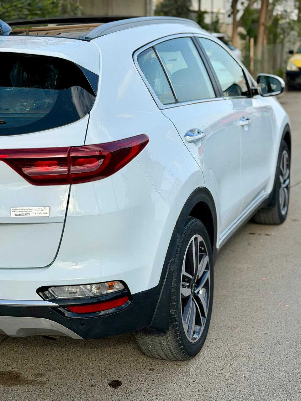 السلام عليكم
 كيا سبورتج فول موديل 2020
رقم بغداد الجديد هزه جديده باسمي تحويل مباشر
ماشيه 60 الف
كير و محرك مكفوله 
مواصفات
بصمه 
ابواب بصمه
بانوراما
صندوك كهرباء
حساس خلفي 
حساس امامي 
كشنات كهرباء
3 انظمه قياده 
شاشه وكامره
تحكم ستيرن  
اشاير مري 
مكينه 2000 دوش
بيها بارد بلهلال مال جاملغ خلفي 
السعر 203 وبيها مجال 
العنوان بغداد حي القاهره قرب جامع النداء
 الرقم ***********
