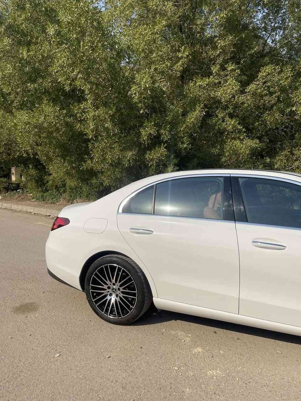 السلام عليكم شباب مارسدس c300 للبيع مفوله مواصفات مديل 24 ماشيه 5000 زيرو للستفسار ***********
