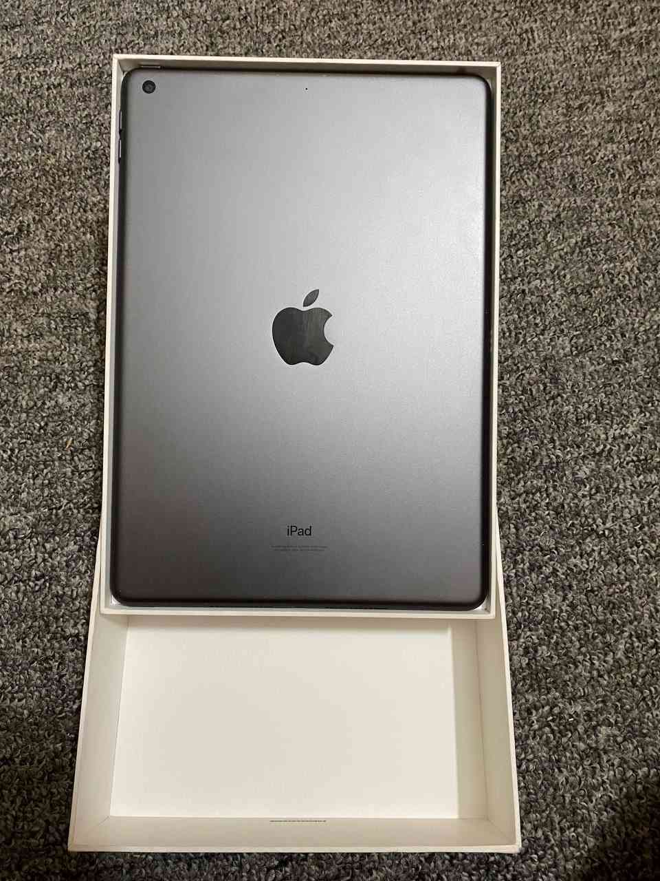 سلام عليكم أيباد 9 نضيف  ما داخل تصليح ذاكرة 64 كارتونة موجودة ويا السعر 225 التواصل موجود ماسنجر ورقم ***********
