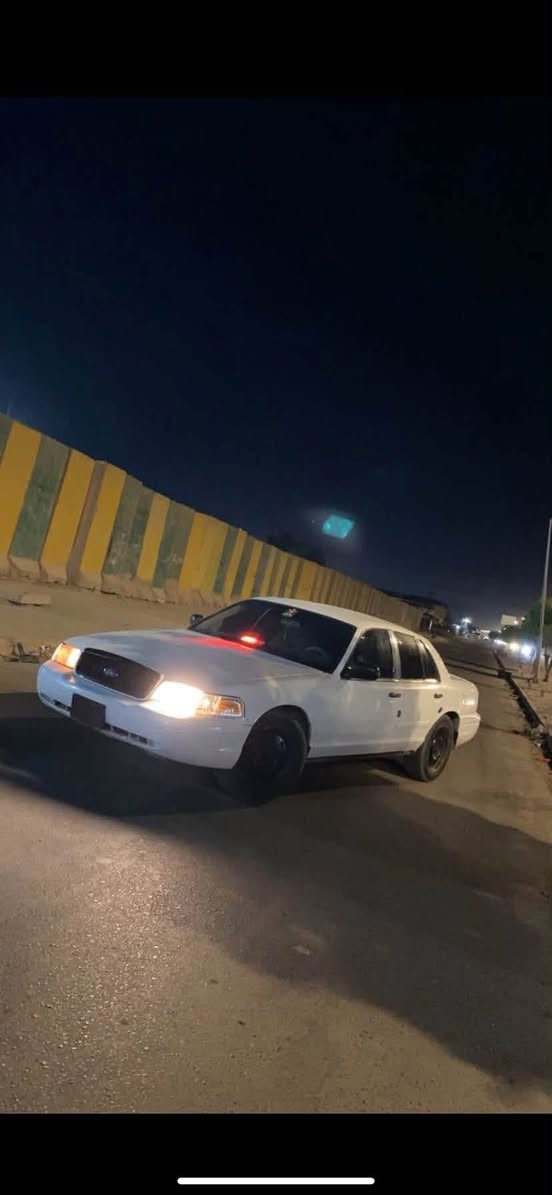 سلام عليكم 
للبيع فورد فكتوريا بوليسي اصل 
كامله من جميع الجهات تبريد حداديه مكينه وكير مكفول جديد شرط الشلعه للكوفه
كتبها جاهزه للترقيم يكلف 400 الف ترقيم بابل
سعر 45 وبيها مجال للطيبين مكاني بابل حله 
*********** واتساب
