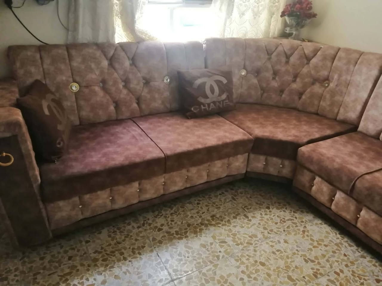 السلام عليكم
ديوان خشب عراقي لوح 7متر ونص اخو جديد بيع مستعجل لان ماعندي مكان 280 وبينو مجال هذا رقم للتواصل***********

