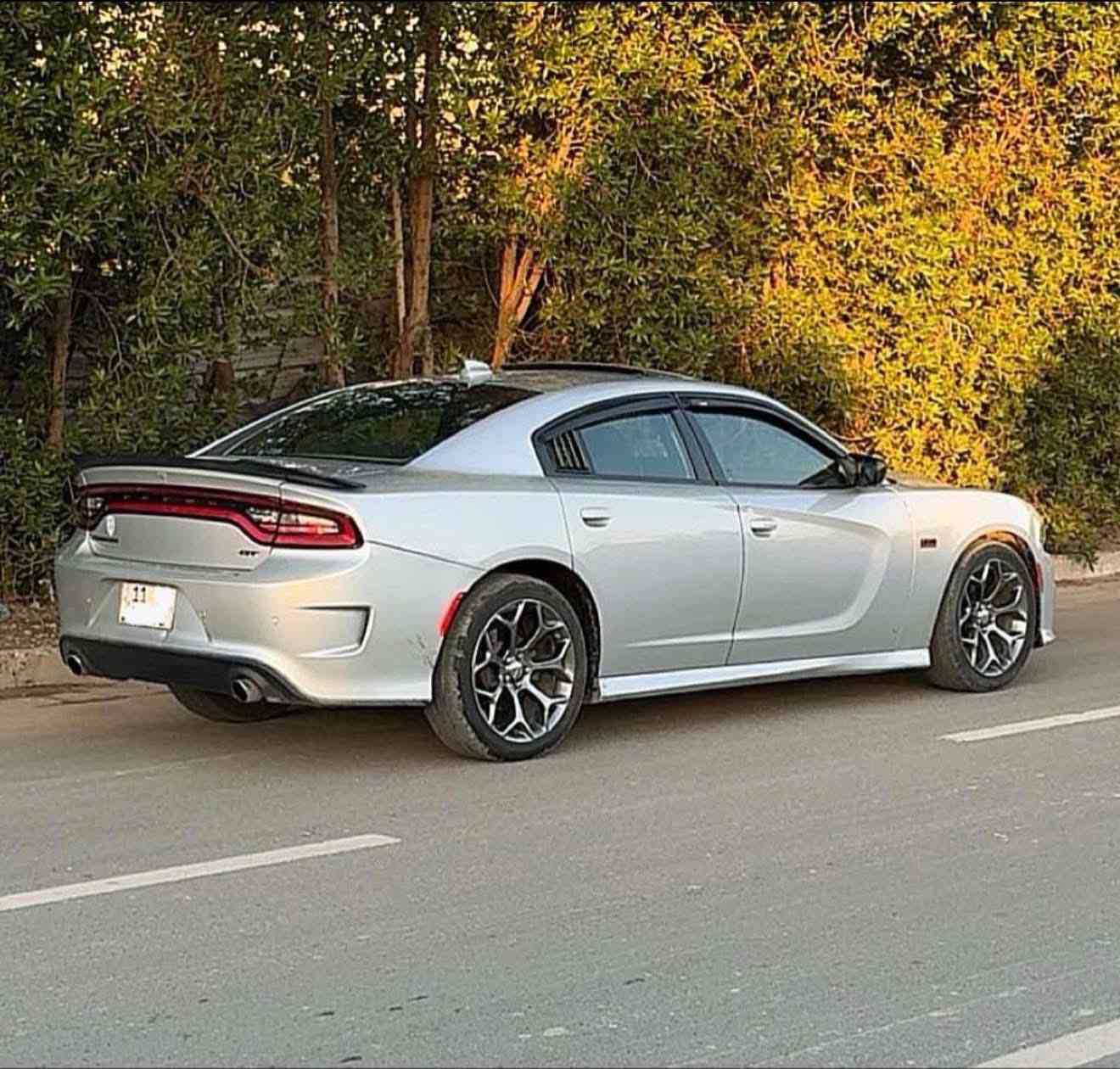 السلام عليكم
جارجر موديل ( 2020 )  فئة GT امريكي  فول 1/1  فتحة  V6 
حادث جاملغ وبنيد .
رقم بغداد دولي 
المواصفات فول 1/1  فتحة   GT 
*بصمة +بصمة ابواب فى
*فتحة سقف 
*محرك  6 سلندر 
*كشنات امامية كهرباء
*شاشة كبيره
*تحكم استيرن 
*نقطة عمياء في مري
*تو ويل 
*حساسات امامية وخلفية
*تشغيل عن بعد
*كامرة خلفية دوارة
*رادارت جانبية
*مثبت سرعة 
*زنون عالي وناصي
محرك وكير كفالة 

السعر  188  
الاتصال على رقم  *********** 
مكان السيارة بغداد
