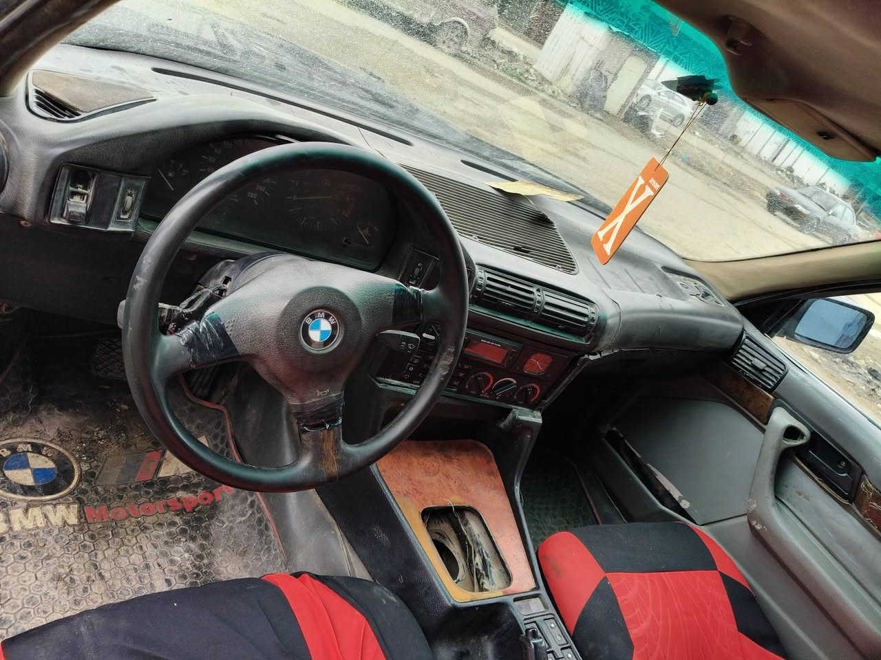 سلام عليكم 
تم تفصيخ بي ام 525
شمحتاج غراض موجود مكان واسط نعمانيه ***********
