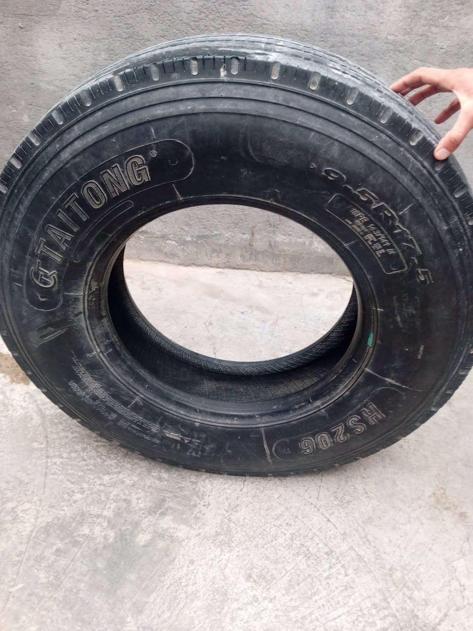 تاير هينو لبيع اخوالجديدللبيع السعر 50وبي مجال ***********
