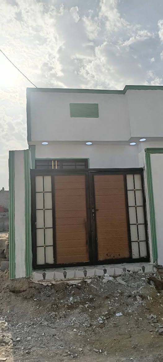 السلام عليكم 
دار سكن زراعي للبيع 
مساحه 200متر
بصف الركن 
شارع 12متر
يتكون من
غرفه نوم عدد3
صاله موزع
صاله استقبال
ديوان 
مطبخ 
صحيات داخليه
صحيات خارجيه
منور 
بيت جديد غير مسكون 
تستلم البيت عند المكاتبه 
العنوان /البصره الزبير قرب حي الاندلس
سعر 75 وبيه مجال
للتواصل *********** الزبير, البصرة
