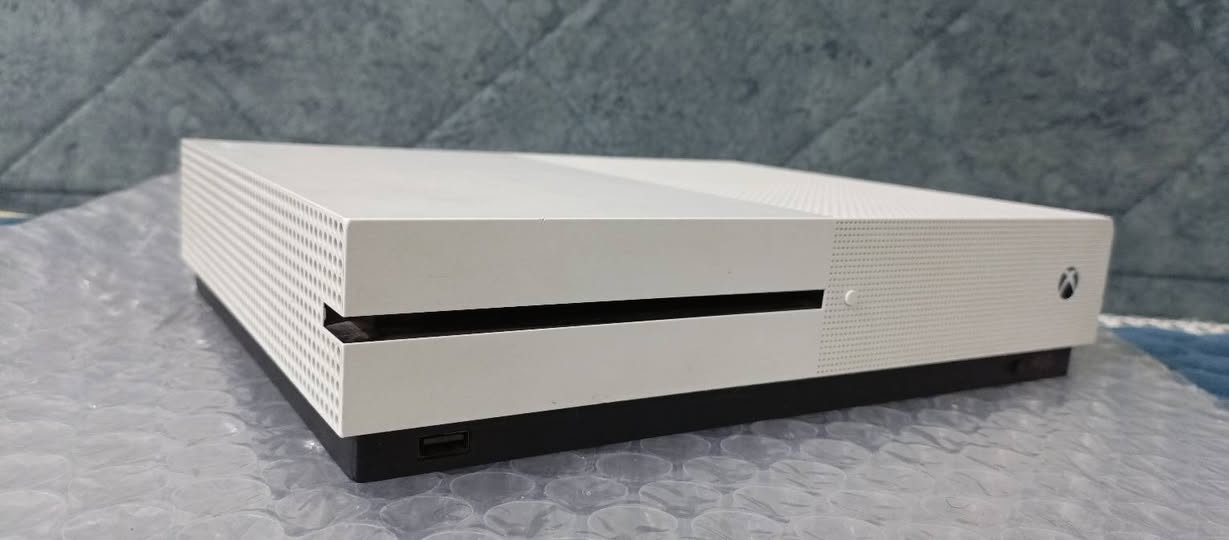 جهاز اكس بوكس ون اس Xbox one s 
. نسخة 500GB
الجهاز نظيف جدا جدا 
يحتوي على الالعاب التالية : GTA 5 - Rocket league -FC 25 -Mincraft - Battlefield 4
السعر 150,000 وبيه مجال بسيط
الموقع  
الانبار، الرمادي 
رقمي وتساب ***********
