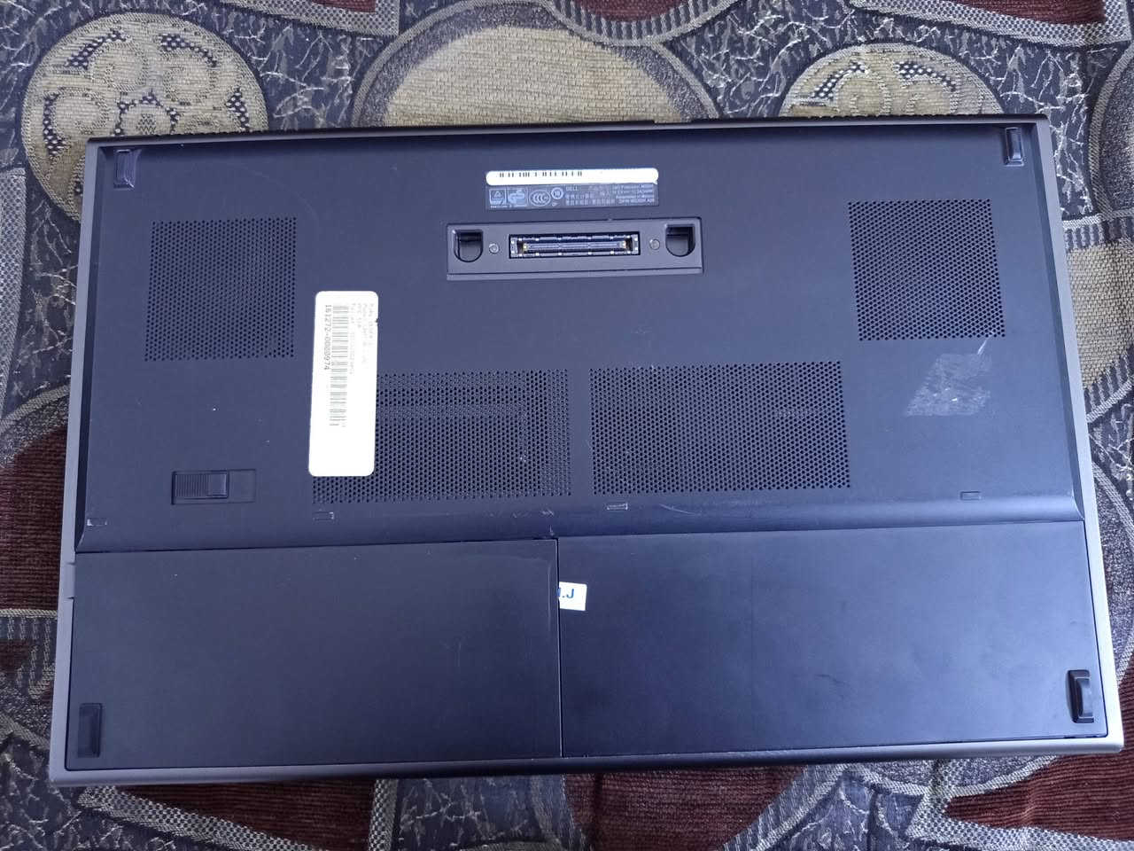DELL PRECISION M6800
المعالج: Intel Core i5-4300M بسرعة 2.60GHz، 4 أنوية   • الرام: 8GB DDR3  • كارت الشاشة: كارتين شاشة   1. NVIDIA Quadro K3100M بسعة 4GB DDR5 مخصص للتصميم والريندر   2. Intel HD Graphics 4600 مدمج   • التخزين: هاردين   1. SSD 256 GB Casper سريع للنظام والبرامج   2. HDD 512GB للتخزين   • النظام: Windows 10 Pro 64-bit أصلي   • الشاشة: 17.3 بوصة، دقة FHD
ويا UPS نقص بس بطارية 
السعر 300 الف و بي مجال     المكان بغداد الدولعي. 
الرقم : *********** بي واتساب
