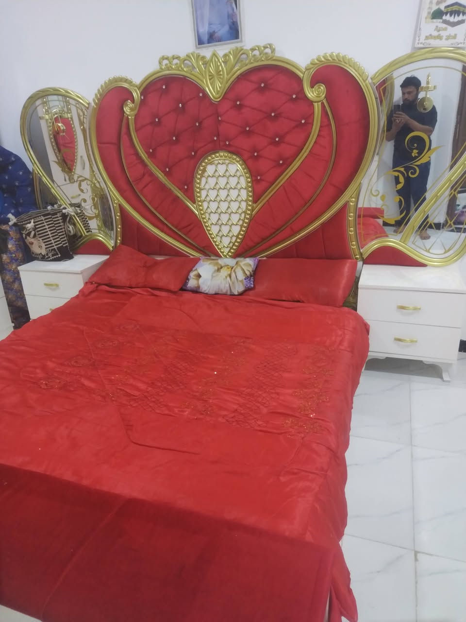 السلام عليكم غرفه نوم تركي المندر ويها مستخدمه شهر واحد فقط السعر1600 وبيها مجال بسيط ***********رقم الهاتف
