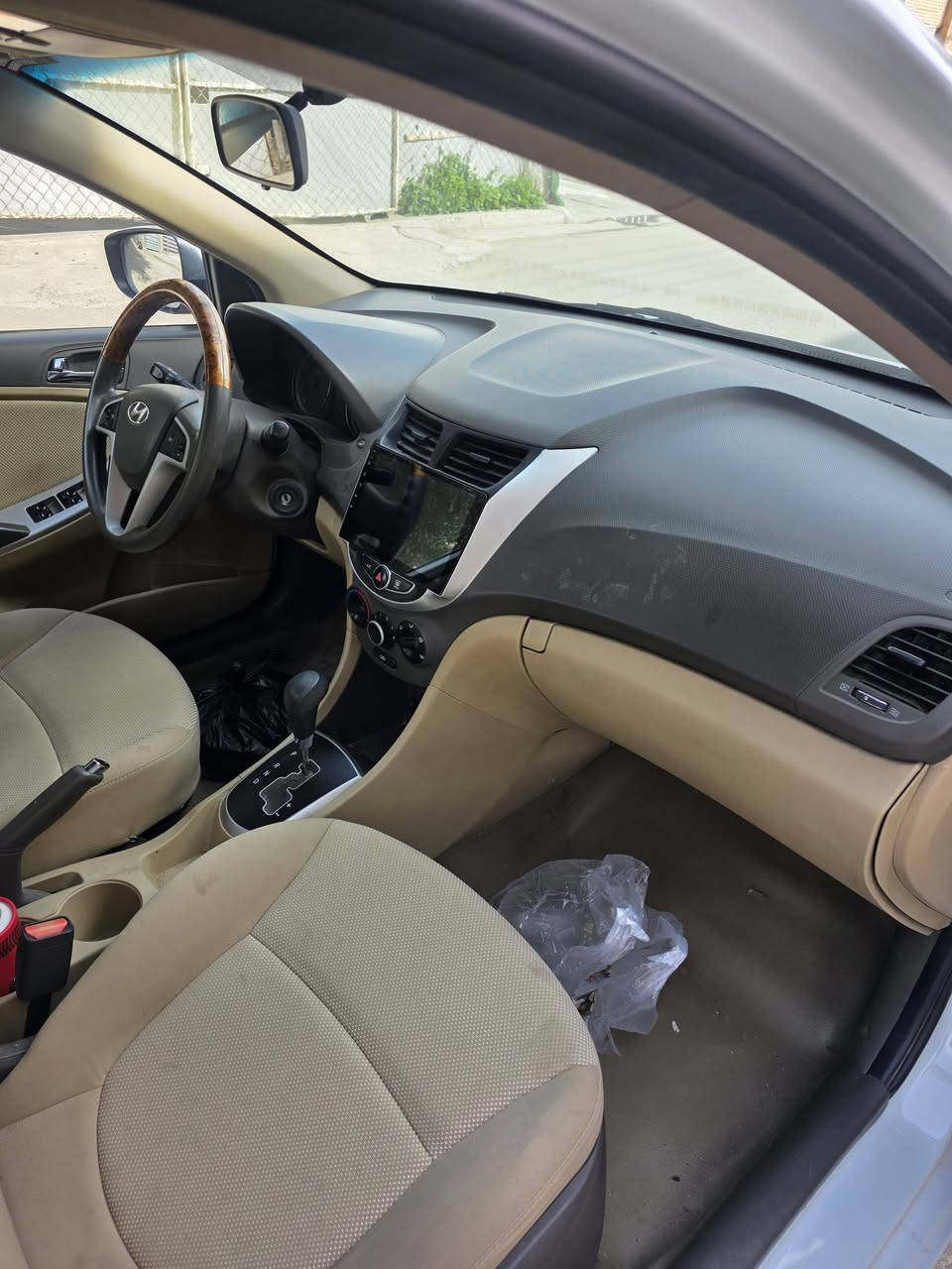 السلام عليكم  اكسنت ٢٠١٤ مكفوله عدا بارد بسيط في الباب ماشيه ٨١ جاهزه  وبأسمي سلايد لايت عدسه السعر ١١٥٠٠  نهائي العنوان بغداد الدوره ***********
