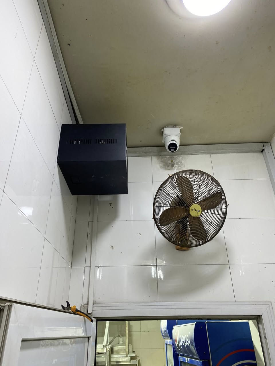 تنفيذ سكيورتي سنتر لكاميرات المراقبه لصالح مطعم زرزور 
كاميرات مراقبه من #هيكفجن العالميه نظام ip بدقه 2 ميكا و4 ميكا و6 ميكا تامين الموقع ب46 كاميرا كلر فيو صوت وصوره تم استخدام جهاز nvr 7746 يستقبل هاردات عدد8 
تم استخدام هاردات 16 تيرا وهاردات 6 تيرا حسب المده المطلوبه في التسجيل تم توزيع السويجات في كل طابق واستخدام سويجات صناعيه تم تسليك الكيبلات بطريقه احترافيه واستخدام كيبل نحاس 100‎%‎لبعد المسافات تم استخدام سماعات صوت للقاعه والحمامات بقدره 30 واط عدد 16 سماعه وامبليفاير عدد 2 بمواصفات عاليه جداد تم نقل الصوره الى شاشتين باستخدام kvm فايبر اوبتيك للحصول على جوده ودقه عاليه تم استخدام عاكسه 5 امبير وبطاريه 🔋 بقدره 200 امبير تم ترتيب المنظومه داخل راك حجم 22 يونيت تم ربط المنظومه على الهاتف والمشاهده 🌎 من جميع انحاء العالم ✅
#مستعدون_لتجهيز_وتنفيذ_كافه_المشاريع 
#كاميرات_مراقبه_انظمه_شبكات_انظمه_الاطفاء_صوتيات
#للحجز_مراسله_الخاص_حصرا_ليس_لدينا_حساب_اخر


**إذا كنت صاحب هذا الإعلان وتريد حذفه لأي سبب، رجاءا أرسل رسالة إلى الدعم الفني**