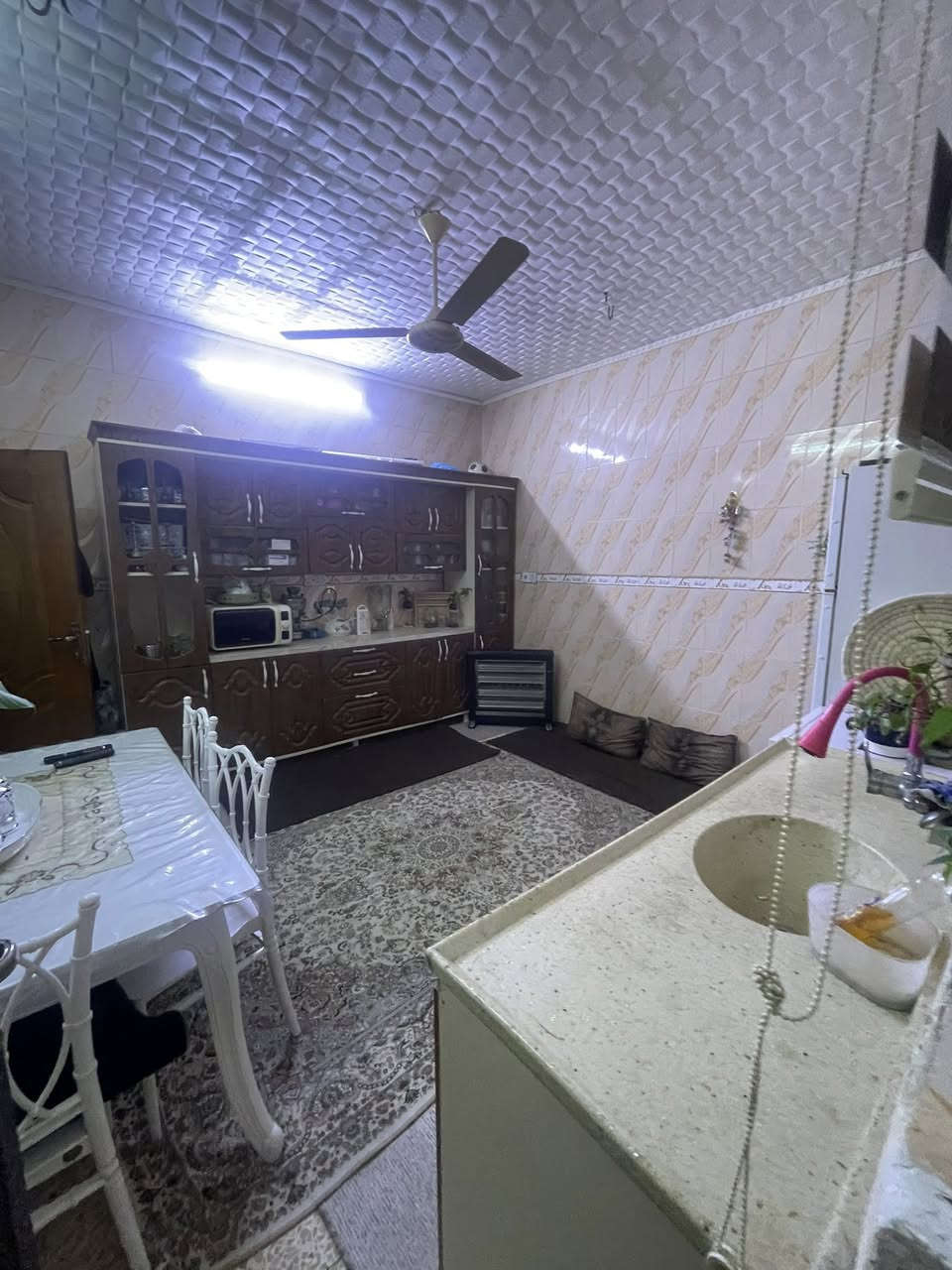 دار للبيع طابو ملك صرف 
المساحة100 متر مربع واجه 10 ركن
يقع ع 3 شوارع 

الدار طابقين
يحتوي  الطابق الأول على استقبال ومطبخ 
وغرفة نوم وصحيات وحوش صغير

طابق ثاني غرفتين نوم وصحيات ومخزن 

موقع الدار كركوك شارع عبدالرحمن قرب 
جامعة كركوك 

منطقة جداً هادئة وحلوة

💵السعر 125 وقابل للمعاملة 💵

 1- التعامل يكون مع صاحب العقار الشرعي
2- المكتب  وسيط بين الطرفين ولحفظ الأجراءات  القانونية والتأكد من صحة العقار قبل تسليم اي مبلغ بأشراف قانوني 
——————
3- الرقم الخاص بالمكتب للأتصال ***********
—————
4-موقع   المكتب كركوك حي الواسطي 
سايدين العمارة الخضره مقابل شقق الغاز               ومجاور دكتورة سلوى البياتي 
 🏦مكتب سُلطان العقار 🏦 
 بأدراة أستاذ سيف 
 للأتصال ***********
✅نستقبل جميع عروضاتكم السكنيه والتجاريه في كركوك 💯والترويج لها عبر الصفحه الخاصة بالمكتب
للأستثمار والتطوير العقاري  معنا نحو الأفضل المكتب مجاز من غرفة تجارة ونتعامل بأشراف قانوني
