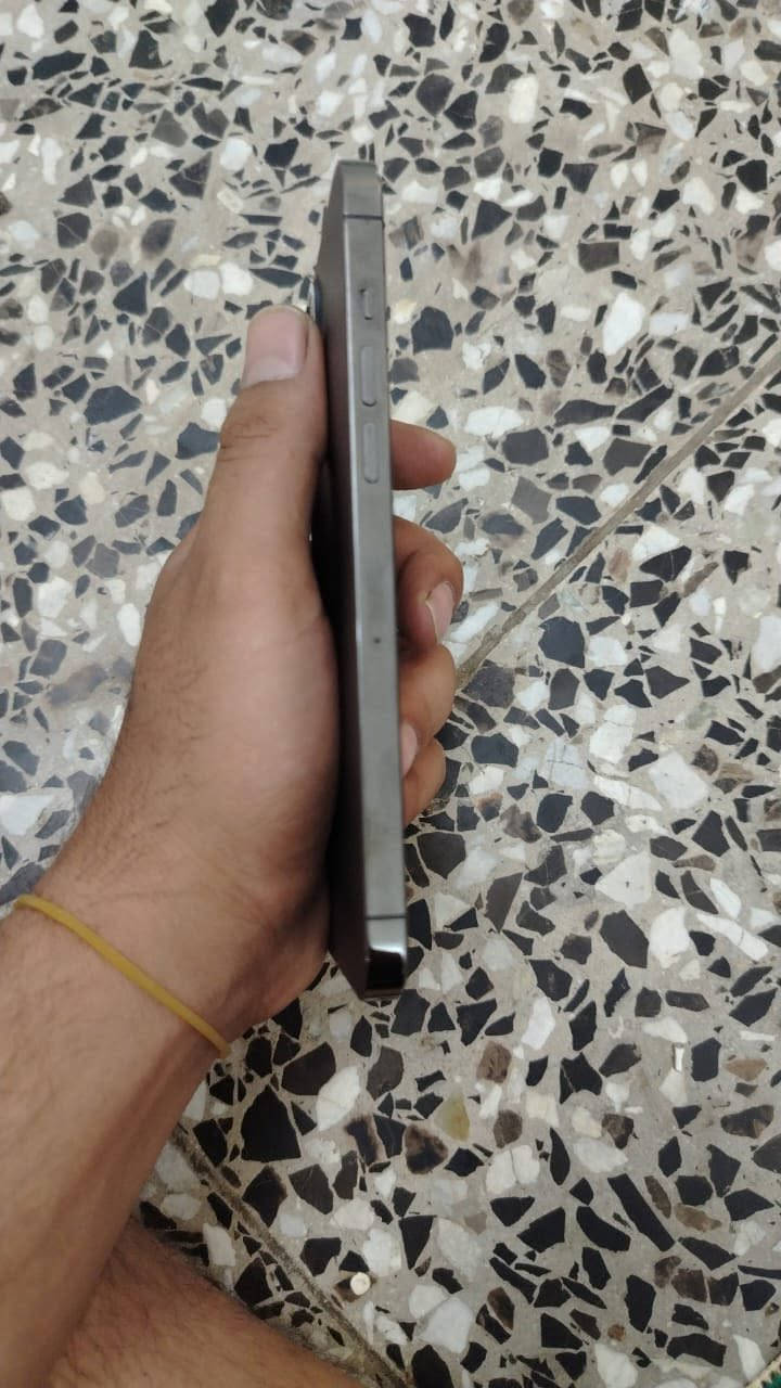 السلام عليكم أيفون 12برو ماكس ذاكره 512بطاريه 80مامبدل آي شي بيه نضيف ماداخل بيه تصليح شخط مابيه السعر 500. العنوان الشعب ***********
