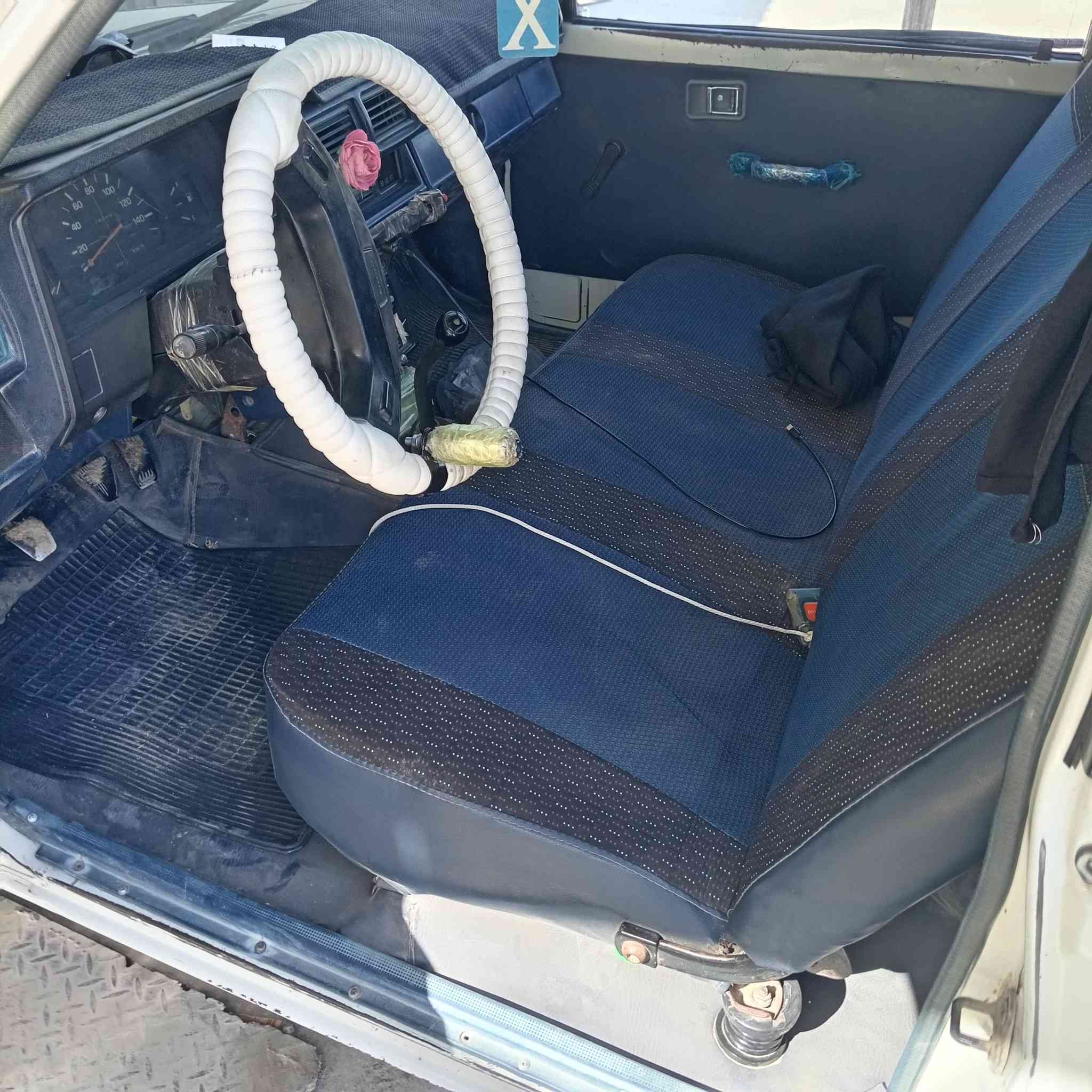 يا الله سلام عليكم ورحمة الله وبركاته بيكم موديل 85 للبيع سياره جاهزه من كل شي كهربايات شغاله مسجل شغال تبريد بس عوزه كمبريسر رقم بابل سنويه 2028 ترايك وين مي عجبك شاصي بلاد صبغ بلاد مكان السياره بابل الحمزه الغربي سعره 47 وبه مجال مستعجل على بيعته *********** خابر ودلل
