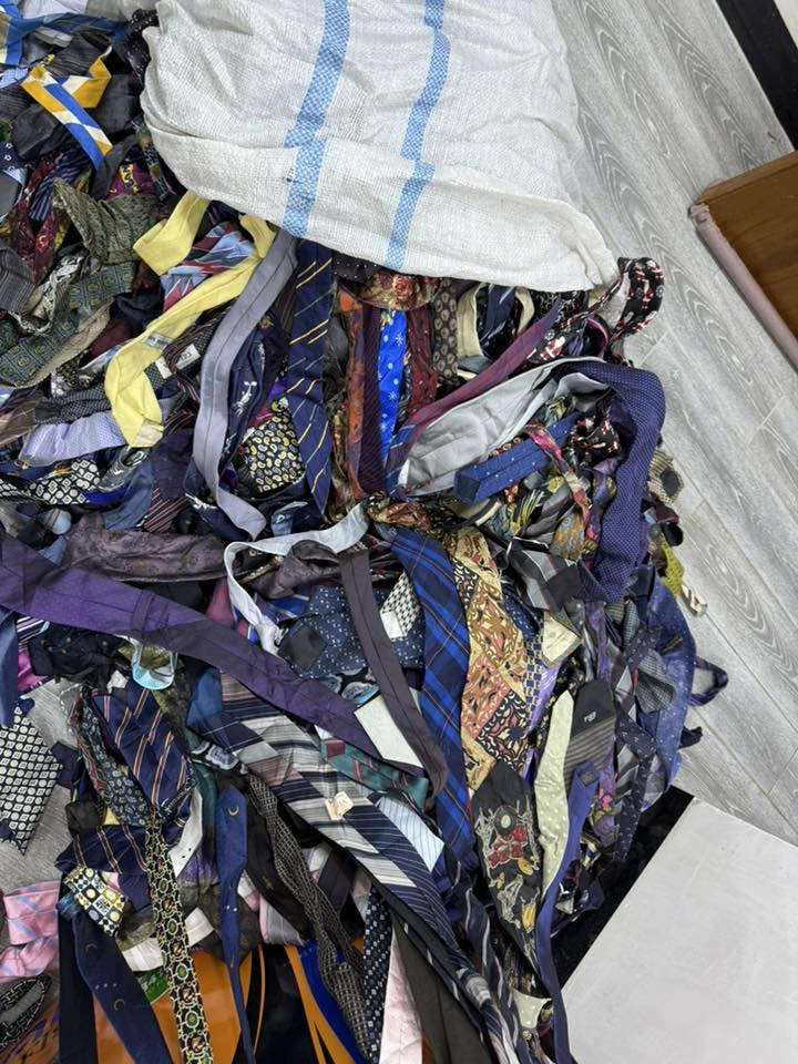 اربطه رجالي درجه اولي تصفيه مخازن متوفر العدد 1000 قطعه بشليف ***********
