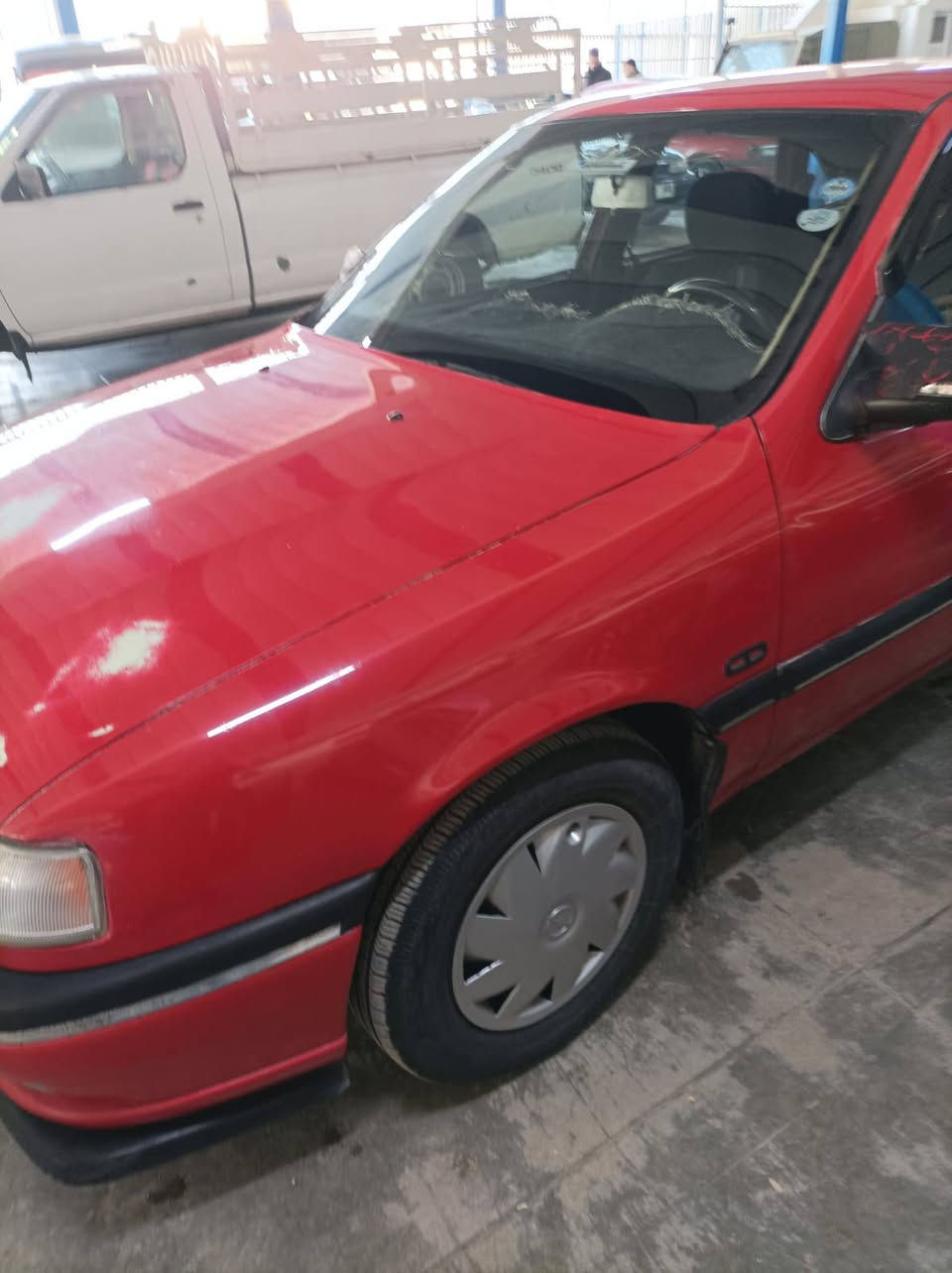 السلام عليكم اوبل فكترا موديل ١٩٩٣  محرك ١٨  كير عادي قطعه وحده صبغ  السيارة نضيفه جاهز من كل النواحي  مكانهة تكريت  
***********
