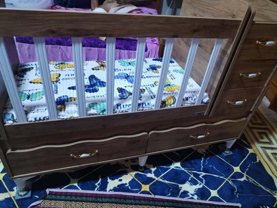 سلام عليكم شباب غراض لبيع سعر خاص هذا رقم *********** ب واتساب
