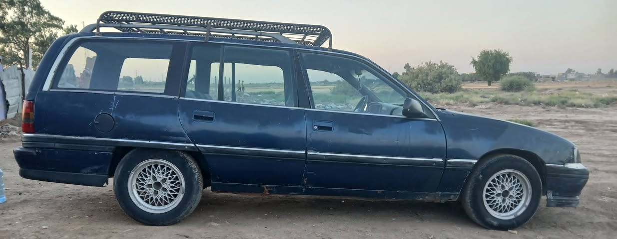 السلام عليكم سيارة اوبل اوميكه ستيشن موديل 1992سيارة نضيفه كلش عنواني بابل محاويل سعرة 15ورقه رقمي ***********شراي يدخل خاص ويدلل
