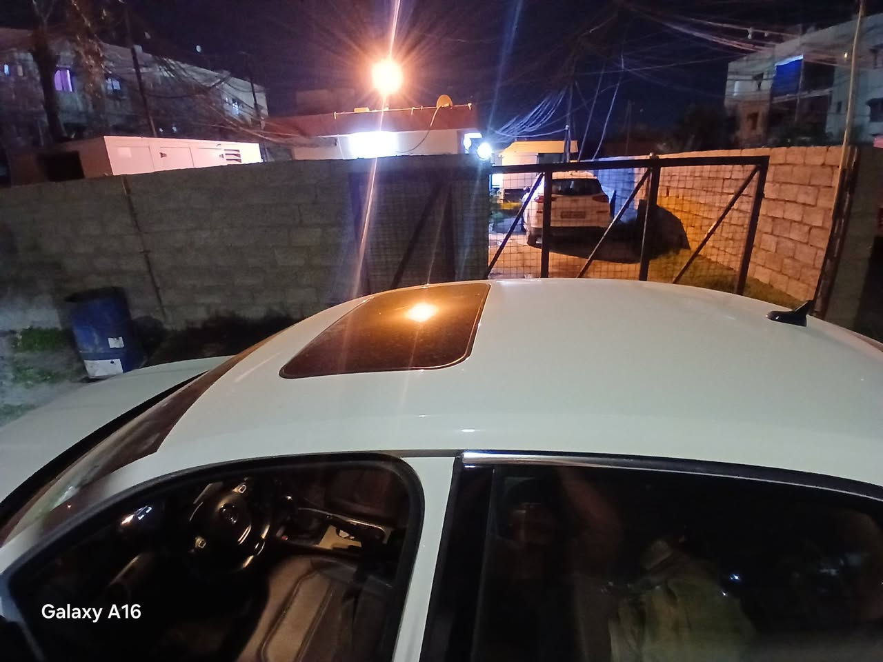 سلام عليكم سياره باسات للبيع موديل ٢٠٢١ مكينه ٢٠ تيربو  مواصفات SEبلص ضرر سياره فقط تعديل بل صندوك بدون ايربك بدون شاصي سياره حيل نضيف ماشي ٨٠ ميل سعر ١٨٥ بي مجال 
رقم ***********
