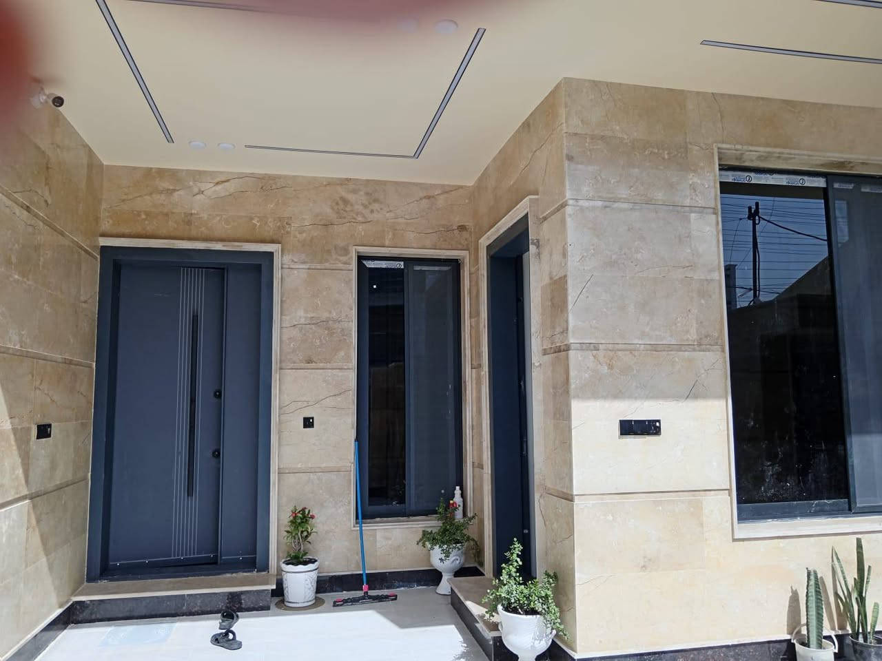 اعلااان مميز جدا vip🔥🔥🔥😍♥️📢⛺
دار للبيع في #الغزاليه

مساحه 240م 
بناء حديث درجه اولى 2025
يتكون من 

6غرف نوم 

صاله داخليه 

استقبال كبير

مطبخ حار بارد
صحيات عدد4

بيتونه كبيره
سطح 
حديقه 
الموقع مدير الأمن مربع الطاقه وشارع بعرض 15م موقع جدا مرتب وهادئ
 
لاستفسار 
***********
