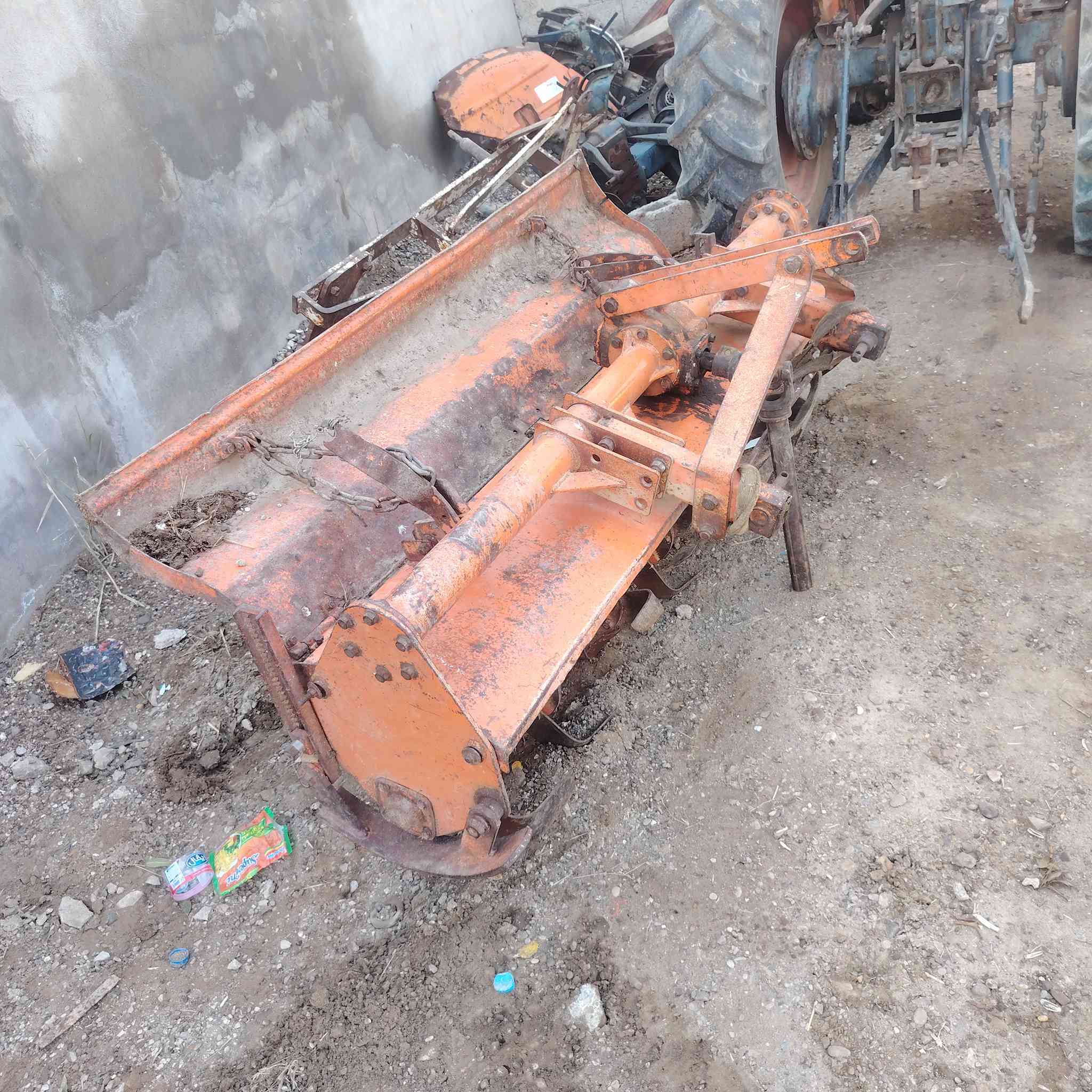 سلام عليكم ورحمة الله وبركاته يوجد للبيع رفاسه مال كابوته ام شيشين المكان ديالى الخالص ***********
