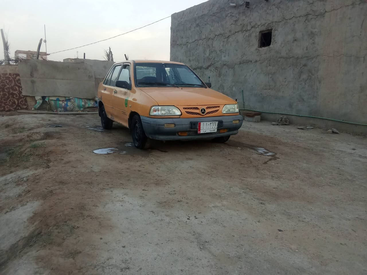 موديل 13رقم  قادسيه الماني محرك وكير وتخم تاير حداديه شواصي نضيفات  غرفه حلوه كهربايهت كله شغاله  بس  خياس  شوفت عينك بيع  بدون راعي قفل ب11ورقه
***********0امكاني  لديوانيه فضاء شاميه
