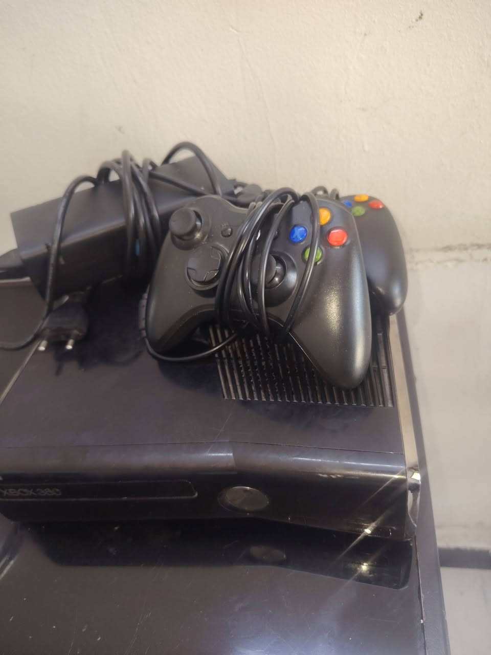 سلام عليكم اريد ابيع Xbox360 يوجد هارد العاب وبي ١٣٧ لعبه مع جوستك ٢ وكامل ملحقاته للتواصل الرقم ***********
