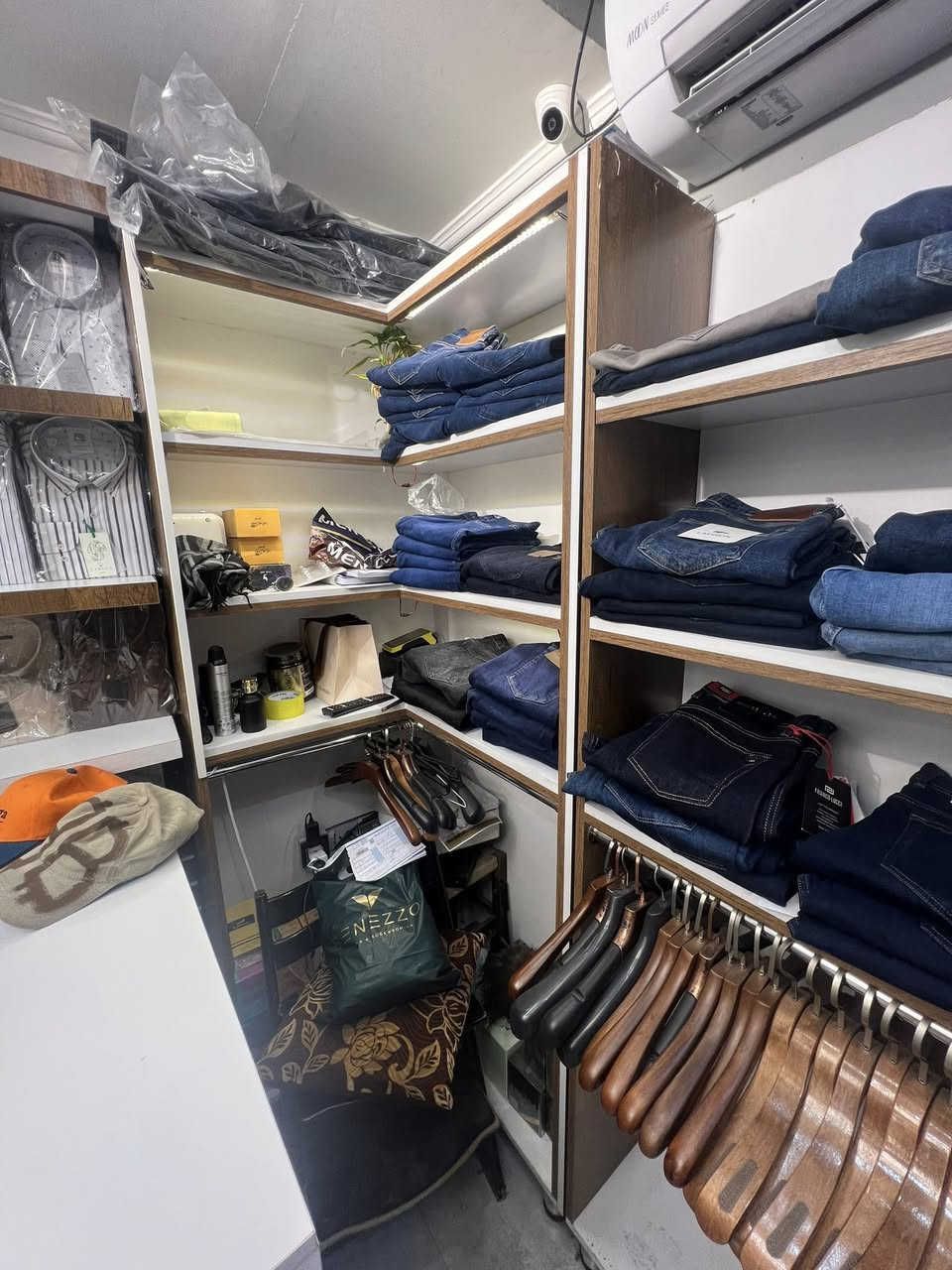 باترينة و منزع بيه لد اضاءه دفن خشب اصلي مكان بغداد العامرية


**إذا كنت صاحب هذا الإعلان وتريد حذفه لأي سبب، رجاءا أرسل رسالة إلى الدعم الفني**