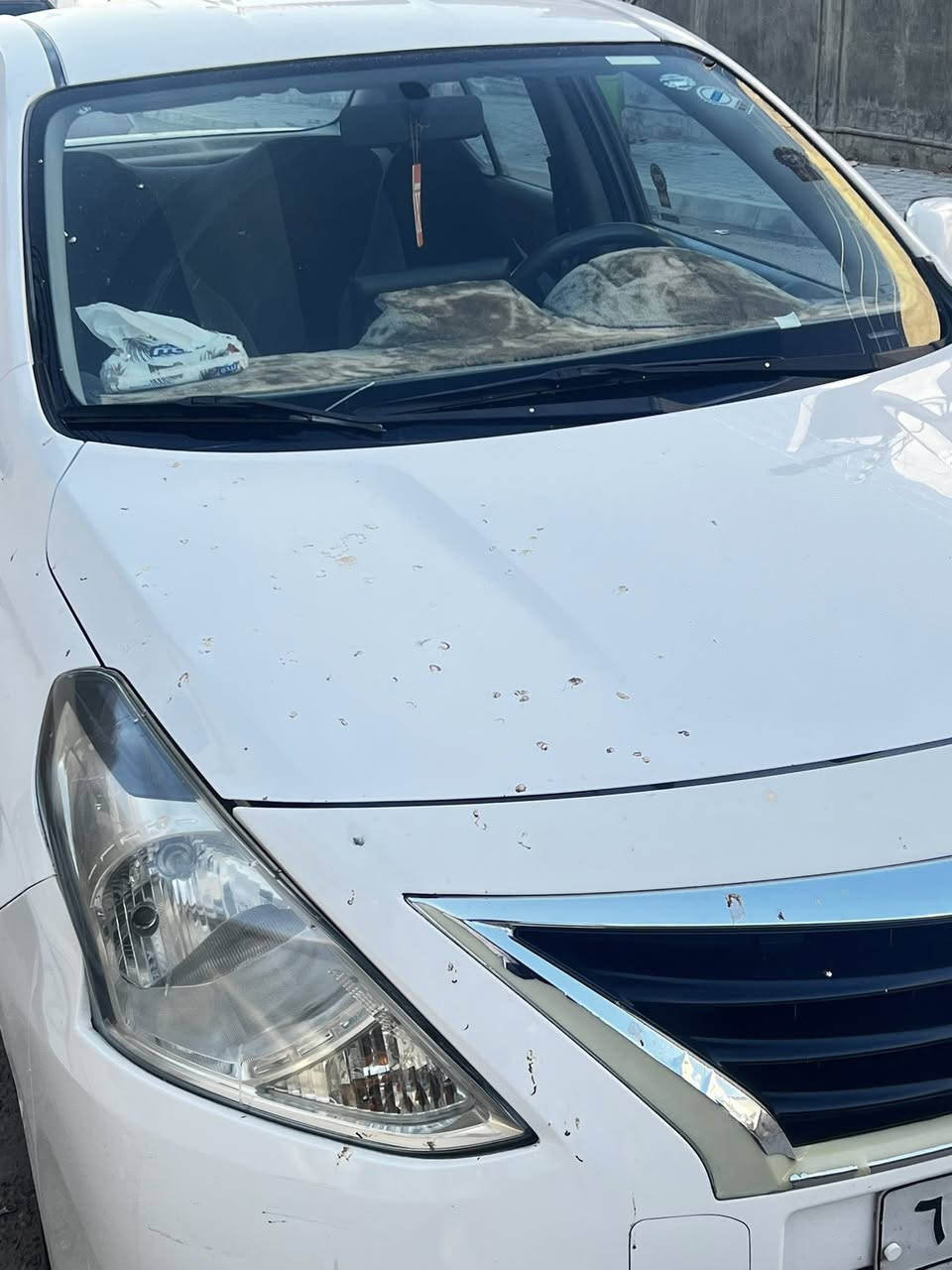 سلام عليكم نيسان صني 
مـديل 20
سياره حدادية وتخم تايرات 
جديد + سياره بيها طخات 
وبارد 
سعر98
***********
