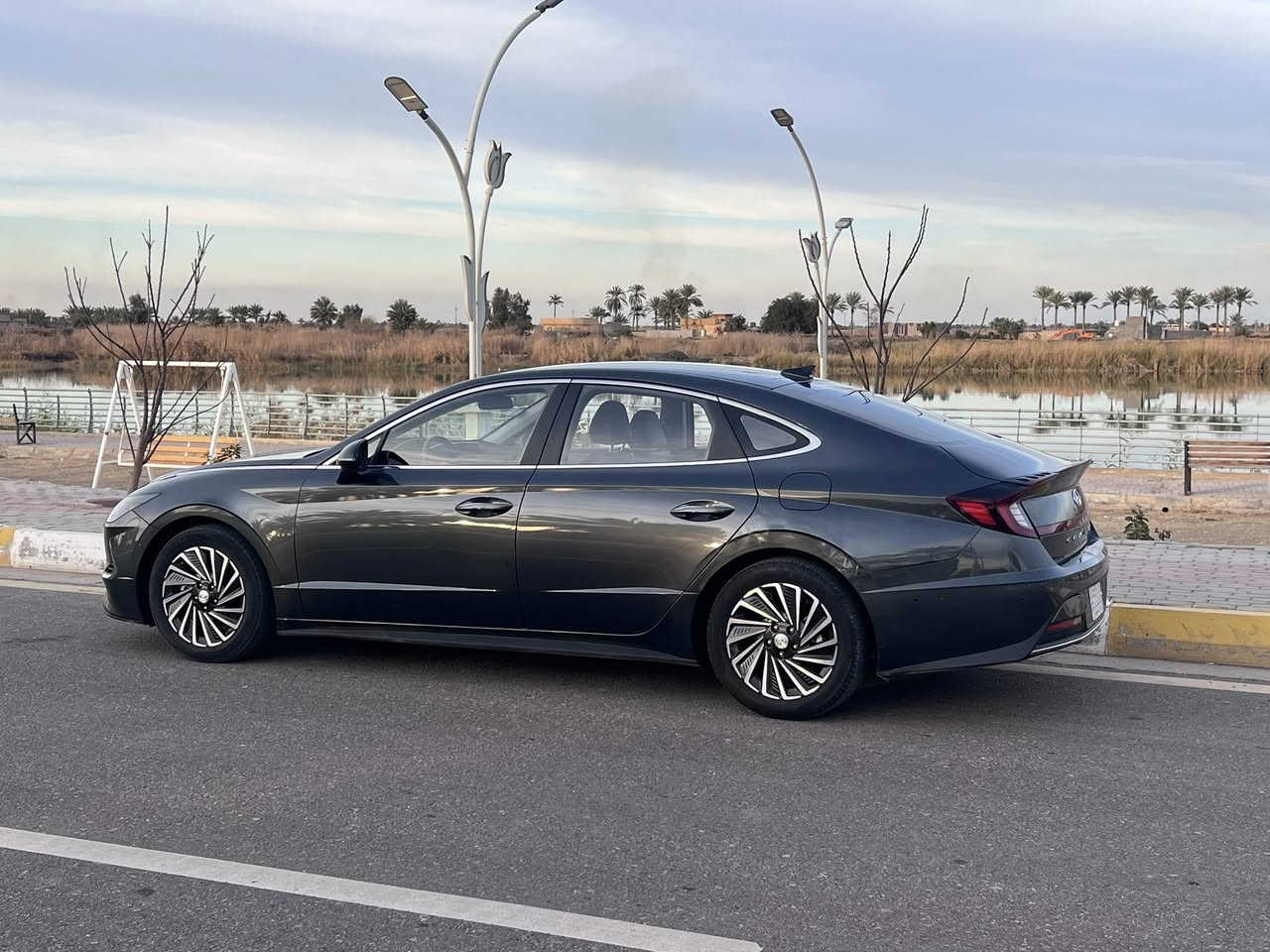 سوناتا هايبرد موديل 2022  فول عدا الفتحه 
 
  شنو ابالك بيها مواصفات
اوتو بارك تتقدم وترجع بالريمونت 
ضررها موضح بلصوره 
الايرباكات كلها سليمه 
رقم بغداد باسمي 
ماشيه 80  الف كيلو ليس ميل 
1- بصمة ابواب لمس + تشغيل + صندوق
2- ماستر كي تفتح الابوب بنضام الكارت 
3- دشبول دجتال متغير 7 الوان
4- كشنات جلد
5- كشن كهرباء  + تدفئه الستيرن( السكان)
6- كشنات تدفئة تبريد
7- خزن 128 كيكا + ( android auto + apple car play)
8- رادرات 4 امامي وخلفي توقف تلقائي
9- اشاير في المري + نقطة عمياء في المري
10- انارة داخلية مركزيه مختلف الالوان 
11- شاشة الحجم الكبير 12 انج + تحكم عام على السياره
12- سستم صوت BOSE الصوت 12 سماعة و دمام 2
13- لايت امامي 4 عدسات LED
14- هاندبريك بصمه + اوتو هولد للتوقف في الازدحامات
15- شاحنة طوارئ شحن سريع
16- منفذ USB امامي خلفي 
17- شفتات في الاستيرن كير ( تبترونك رياضي )
18- نظام المساعده على الاصطفاف
19- نظام الترحيب عنده الاقتراب داخل وخارج السياره
21- وضعيات قياده 4  
22- نظام تحديد المسار 
23- مثبت سرعه 
24- نظام مستشعرات في الباب من تنفتح الباب تتوقف السياره 
25- تبريد السياره بيانو

السياره وراد كوري نضيفه جبتها ماشيه 5 الف وع ايدي 
الف ما تصرف عليها سياره الجناي جديده 
مكاني عامرية الفلوجه 
إذا تريد اجي بغداد او فلوجه مو مشكله 
سعرها 178


**إذا كنت صاحب هذا الإعلان وتريد حذفه لأي سبب، رجاءا أرسل رسالة إلى الدعم الفني**