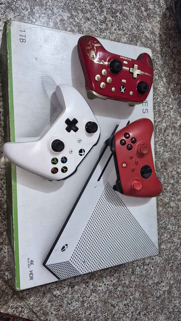 سلام عليكم
Xbox 1s واحد تيرا
جهاز مستعمل 
للبيع
وياه يدتين
اصلية خربانه + ثانيه كوبي بيها مشاكل بالاتجاهات ومسطرة 
 + ups فاربر  يحتاج له تبديل 
بطارية 
190
واذا وياه كيم سير ب215
وهدية قرص تومب رايدر 
واعتقد بيه مشكلة اقراص 
جهاز تاركه بسب جامعة
عنواني بغداد الزعفرانيه 
+ بيه مجال


**إذا كنت صاحب هذا الإعلان وتريد حذفه لأي سبب، رجاءا أرسل رسالة إلى الدعم الفني**