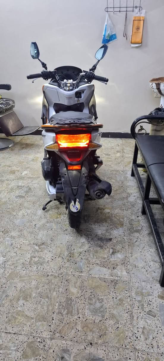 Pcx دراجه للبيع او مراوس موديل ٢٠١٨ ١٢٥   بلاديه درع بلادي جهاز جي بي اس تتبع دراجه مال جناي نضيفه بمعنى الكلمه للبيع او مراوس جيل الثالث محرك ١٥٠
***********
