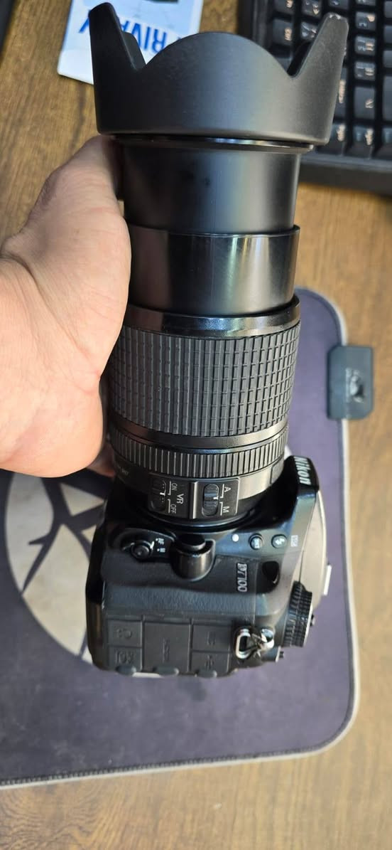 كاميرا نيكون موديل D7100 
مع عدسة 18-140
مع كامل ملحقات حقيبة ورام وحزام وبطارية وشاحنه
نظافة90%
السعر #٥٢٥الف  والتوصيل مجاني
للتواصل واتساب *********** او مراسلة الحساب

