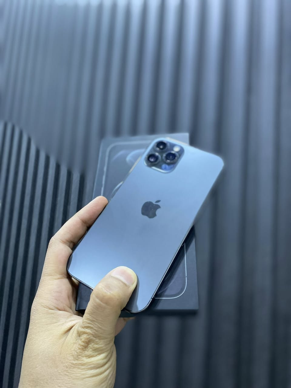 12 برو ماكس بطاريه 100 ذاكره 256 بيه فطر كلش خفيف بلگلاس جهاز نضيف كلش زلغ مابيه مكفول من العطل نت اتصال كامرات فيس ايدي كله شغال وياه كارتونه وشاحنه مكاني البصره الحيانيه *********** السعر 400 وبيه مجال
