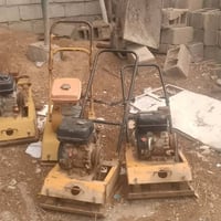 عندي حادلات عدد ٤ البيع هاذا رقم صاحبهن07716387545