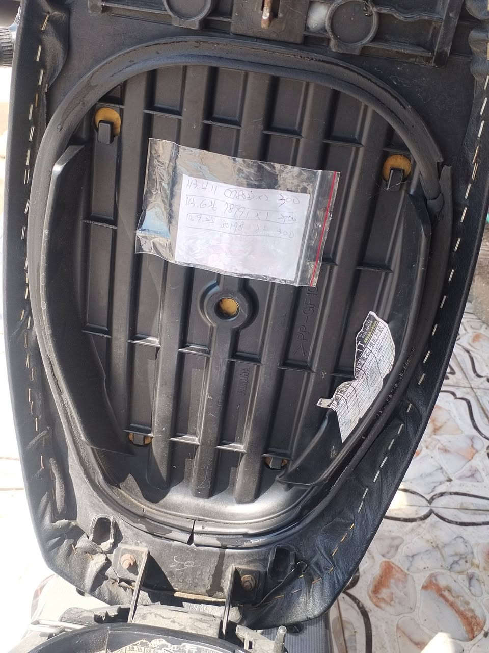 السلام عليكم 

دراجه بوليسي مكفوله كفاله عامه

توني مطلعه من حاويه اقل شهر وياه وصله

سبب البيع عدم تفرغ
***********

