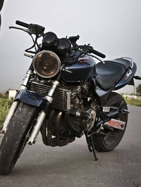يسم للّٰه الرحم الحيم السلام عليكم... HONDA HORNET 6O0 SFO أوراق و كمر...