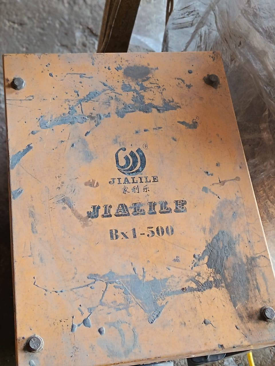 السلام عليكم 
مكينه لحيم تريفيز ستعمال قليل شغاله لحيم قوي للبيع السعر خاص 
او الاتصال ع الرقم ***********
