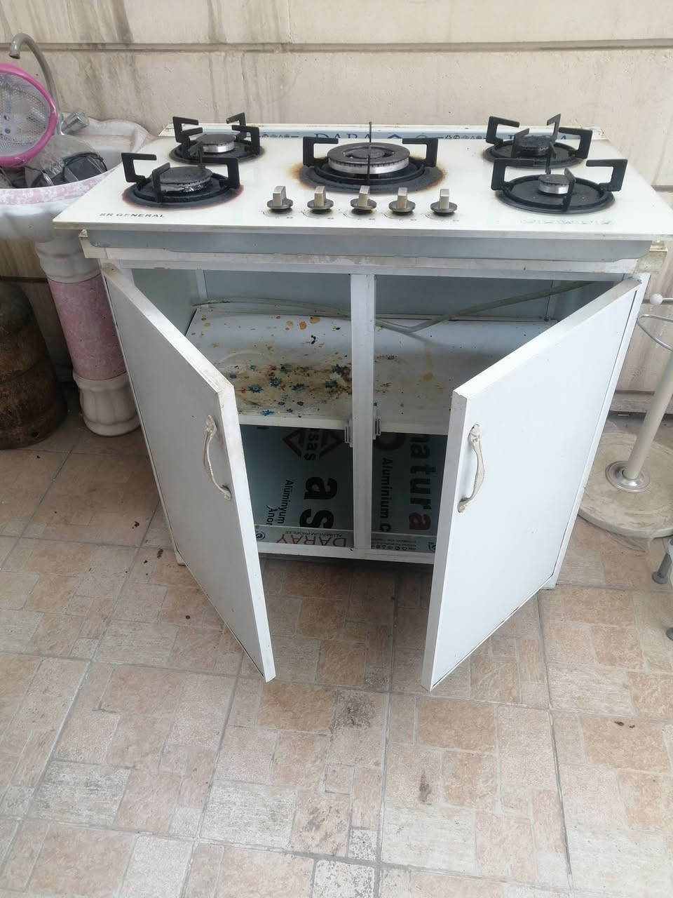 طباخ منضدي 5 عيون  شغال نضافه يعني مو كلش نضيف بس شغال  وياه ميزه تفصال كاونتر سعر 40 قفل


**إذا كنت صاحب هذا الإعلان وتريد حذفه لأي سبب، رجاءا أرسل رسالة إلى الدعم الفني**