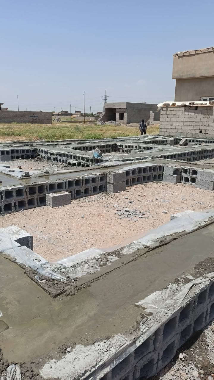 السلام عليكم
صب ناعم 
وصب اساسات 
وصب لاش
وصب ساحات
وتسليح وتسفيط اساسات 
***********
