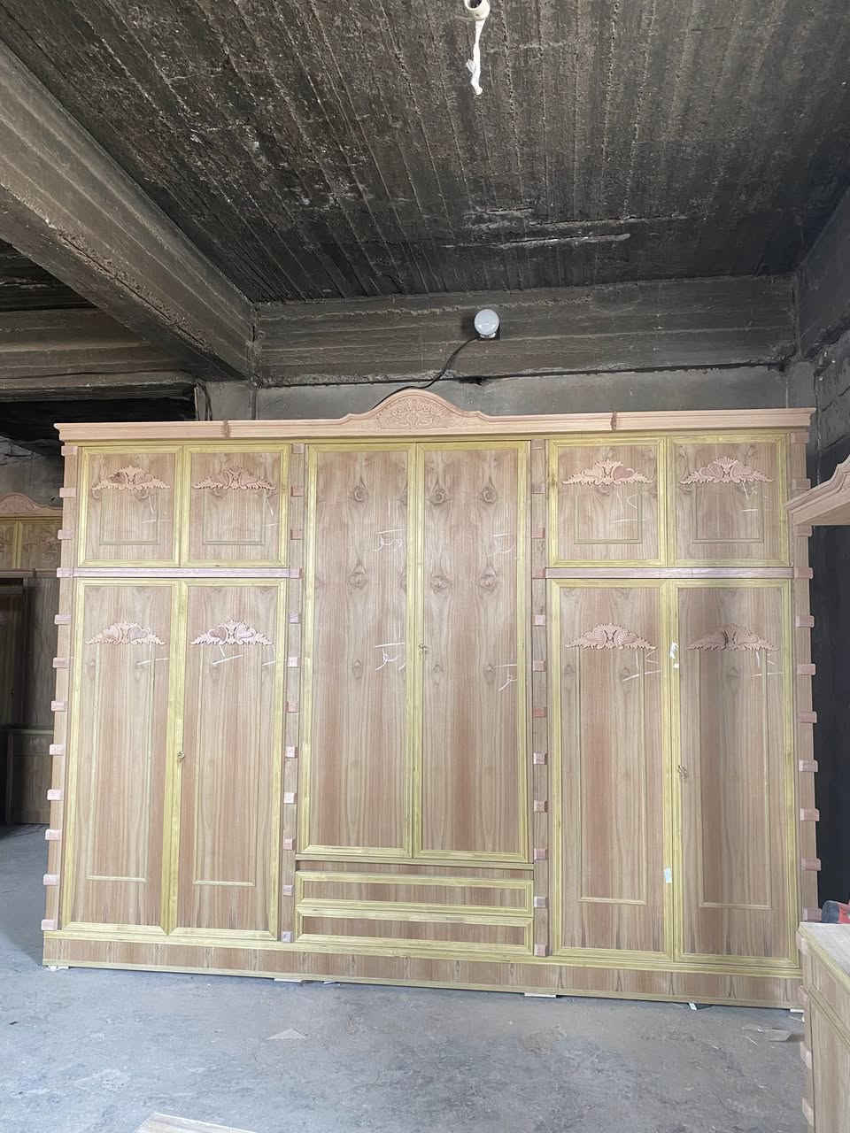 ‏سلام عليكم عندنا غرف مسرح للبيع داخل خارج صاج اللي يحب الاستفسار على هذا الرقم***********و***********
